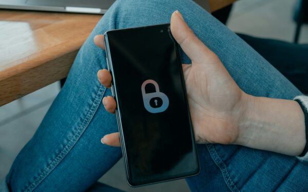 Accesso biometrico su smartphone e PC: vantaggi reali, limiti e come usarlo al meglio