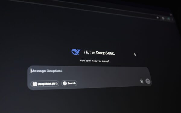 AI nei browser moderni: esempi pratici per navigare, lavorare e proteggere i dati