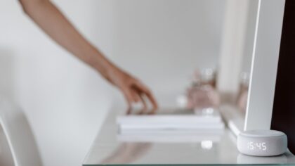 AI per la voce: come funzionano assistenti vocali e sintesi vocale e cosa puoi farci oggi