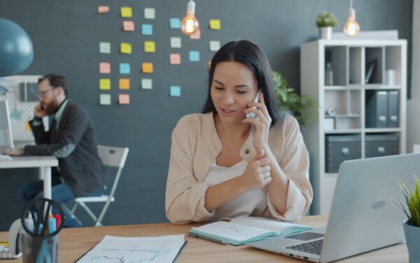 AI per voce: come organizzare la giornata parlando invece di digitare