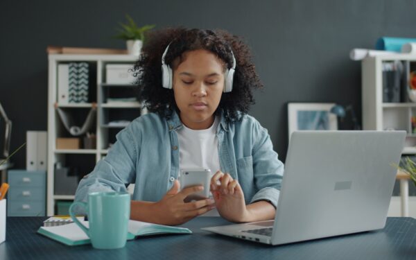 Assistenti AI per studenti e lavoratori: come usarli in modo utile e responsabile