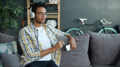 Bluetooth in casa spiegato semplice: come far convivere cuffie, TV, PC e speaker senza impazzire