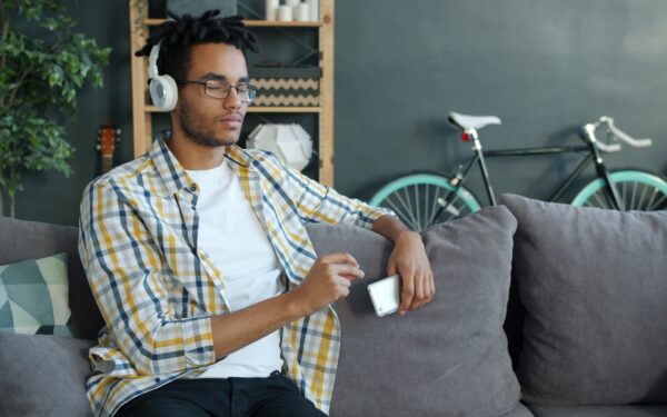 Bluetooth in casa spiegato semplice: come far convivere cuffie, TV, PC e speaker senza impazzire