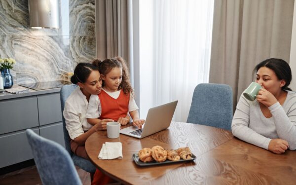Calendario condiviso per famiglie e coinquilini: le app che evitano litigi e dimenticanze