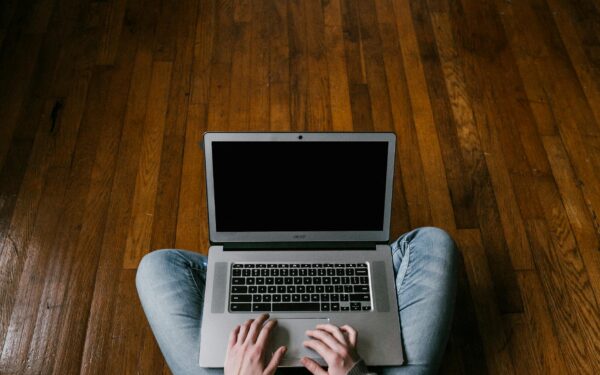 Come creare una “identità online essenziale” e ridurre al minimo i dati sparsi sul web