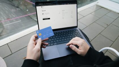 Come evitare finti negozi online e acquisti rischiosi con controlli semplici