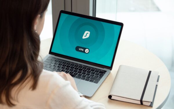 Come evitare il furto d’identità digitale: segnali da riconoscere e passi concreti da fare