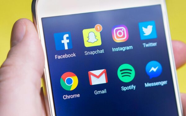 Come pulire il feed dei social e leggere Internet in modo più sereno