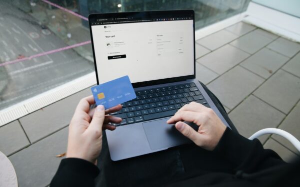 Come riconoscere e gestire gli abbonamenti online nascosti che ti prosciugano il conto