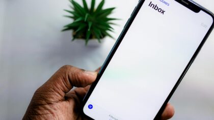 Come riconoscere email e messaggi truffa e proteggere la tua vita digitale ogni giorno