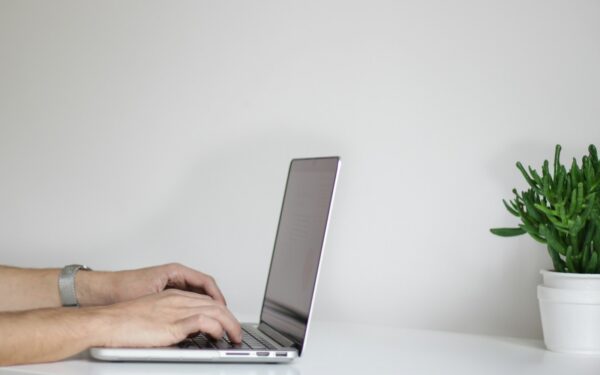 Come riconoscere un sito affidabile prima di inserire i tuoi dati
