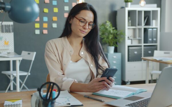 Come ridurre le distrazioni online e ritrovare concentrazione nella vita digitale quotidiana