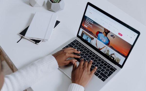 Come scegliere un traduttore online efficace senza rovinare il senso dei testi