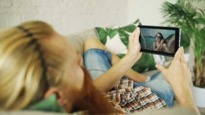 Deepfake e video manipolati spiegati semplice: come non farti ingannare online
