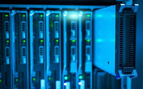Edge computing spiegato chiaro: cosa cambia davvero per le nostre vite digitali