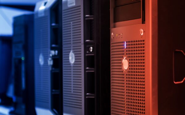 Edge computing spiegato chiaro: cos’è, a cosa serve e perché inizieremo a sentirlo ovunque