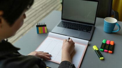 Intelligenza artificiale e decisioni quotidiane: come usarla per scegliere meglio senza perdere il controllo