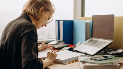 Intelligenza artificiale per documenti lunghi: come riassumere, capire e decidere più in fretta