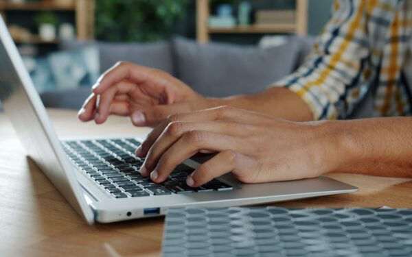 Intelligenza artificiale per email più chiare e veloci: tecniche pratiche da applicare subito