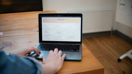 Intelligenza artificiale per la scrittura professionale: come migliorare testi, mail e documenti restando credibili