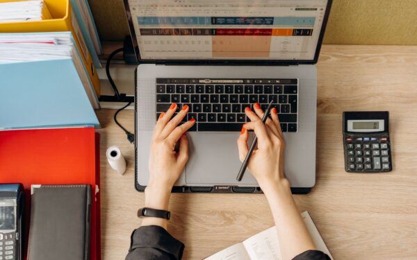 Intelligenza artificiale per organizzare documenti: come creare un archivio digitale davvero consultabile