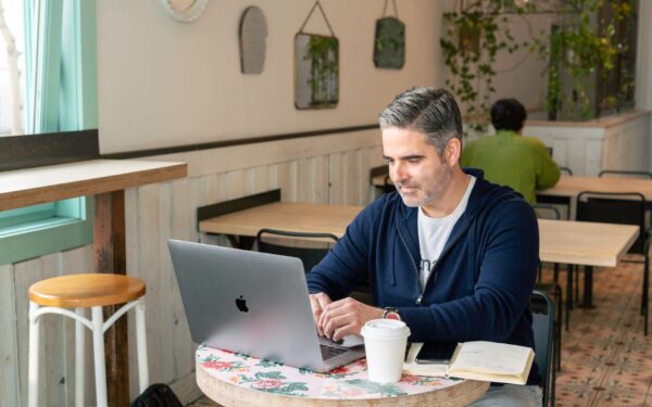 Intelligenza artificiale per piccoli business locali: come usarla in modo semplice e utile ogni settimana