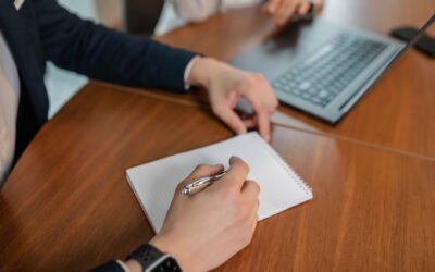 Intelligenza artificiale per riunioni più efficaci: come usarla per prepararti meglio, prendere decisioni e fare follow-up