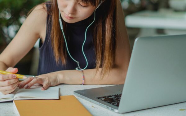 Intelligenza artificiale per studenti: come trasformare appunti sparsi in un sistema di studio efficace