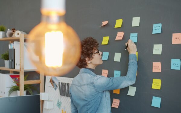 Prompt per la creatività: come dialogare con l’AI per trovare idee migliori