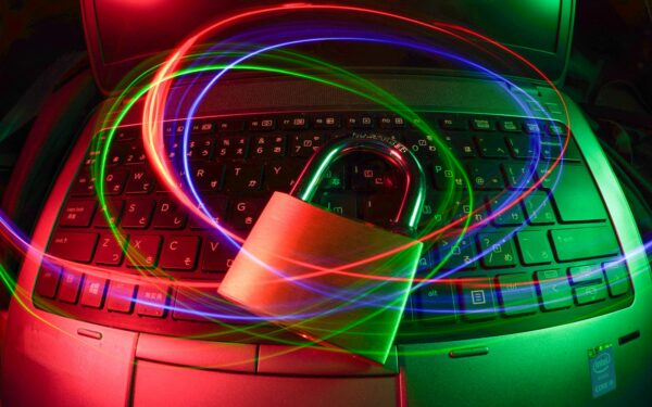 Spyware su PC e notebook: come accorgersene e cosa fare passo per passo