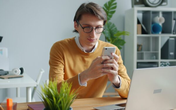 Spyware su PC e telefoni: come riconoscerlo in tempo e cosa fare subito
