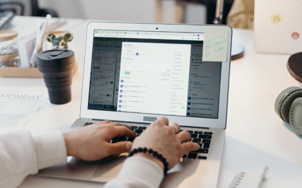 Come riconoscere e fermare lo spam online senza impazzire