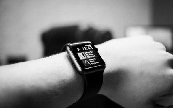 Come scegliere uno smartwatch davvero adatto alla tua giornata tra notifiche, salute e batteria