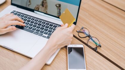 Come tenere sotto controllo gli abbonamenti digitali e smettere di pagare servizi che non usi