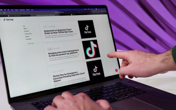 Come usare l’intelligenza artificiale per controllare informazioni e notizie in modo responsabile