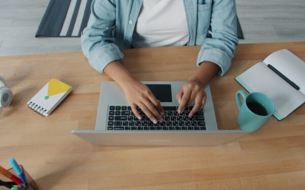 Come usare l’intelligenza artificiale per studiare meglio senza farsi sopraffare