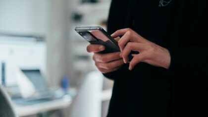 Controllare le autorizzazioni delle app su Android e iPhone per proteggere davvero la tua privacy