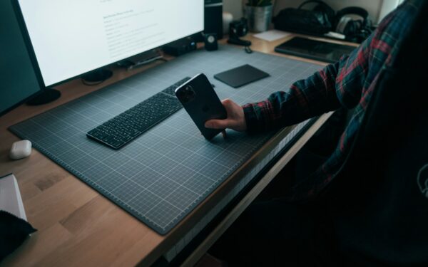 Digital detox realistico: come ritrovare concentrazione e tempo con piccole scelte tecnologiche