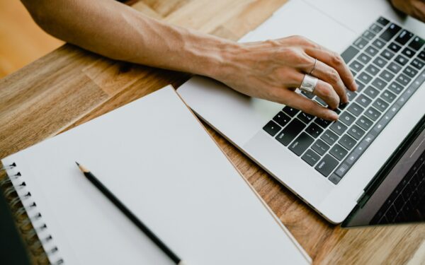 Firma digitale semplice per privati: come firmare documenti online in modo valido e sicuro
