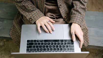 Intelligenza artificiale e fake news: come usare i chatbot per verificare ciò che leggi online