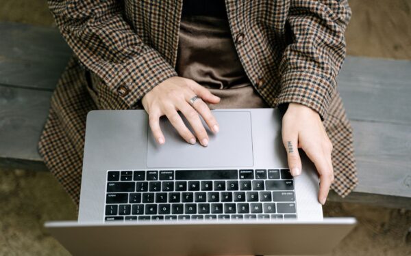 Intelligenza artificiale e fake news: come usare i chatbot per verificare ciò che leggi online