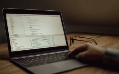Intelligenza artificiale per la programmazione quotidiana: come farti aiutare sul codice in modo utile e responsabile