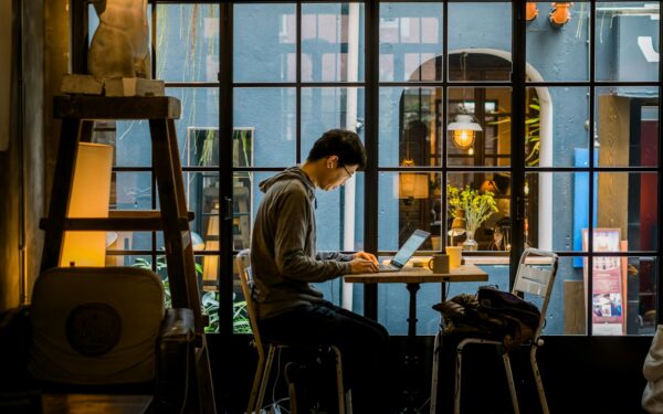 Intelligenza artificiale per piccoli business locali: come usarla in modo semplice e concreto