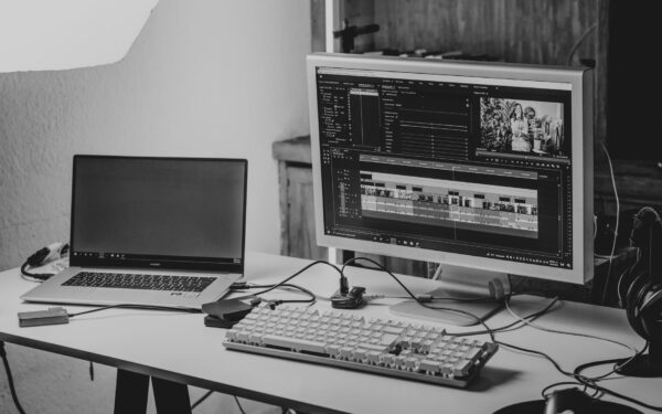 Intelligenza artificiale per video: come semplificare montaggio, sottotitoli e idee creative