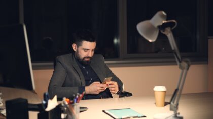 Messaggistica online più serena: come gestire gruppi, notifiche e confini senza stress