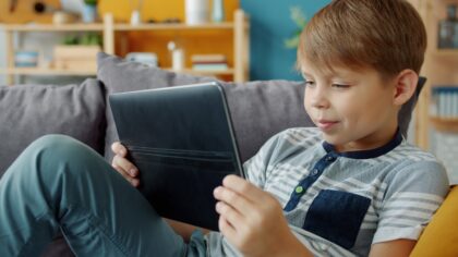 Tablet per bambini: come scegliere un dispositivo davvero adatto e impostarlo in modo sicuro